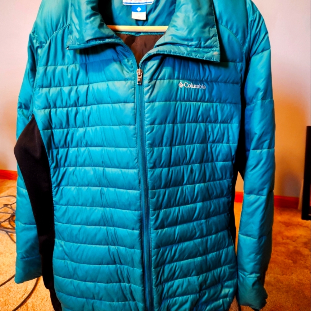 Columbia Women's Blue Puffer Jacket